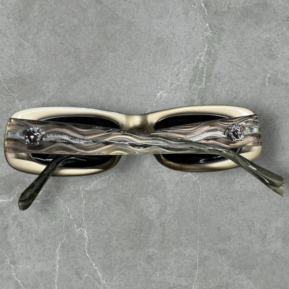 Versace Medusa Biggie Vintage Gold Sunglasses w/ Case/Cleaning Cloth/Auth Card - Picture 3 of 16